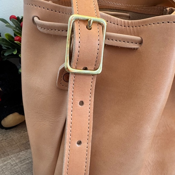 KMM Natural Essex Bucket Bag, Full Size, Pristine! - Picture 3 of 5